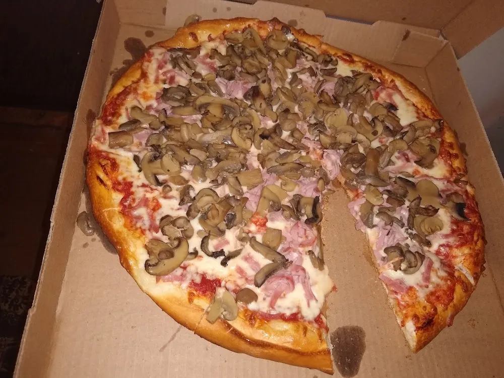 Mushroom Pepperoni Pizza